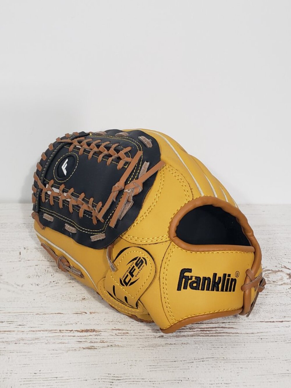 Franklin 22603L 12" Left handed thrower Baseball Glove  ( worn right ) NEW